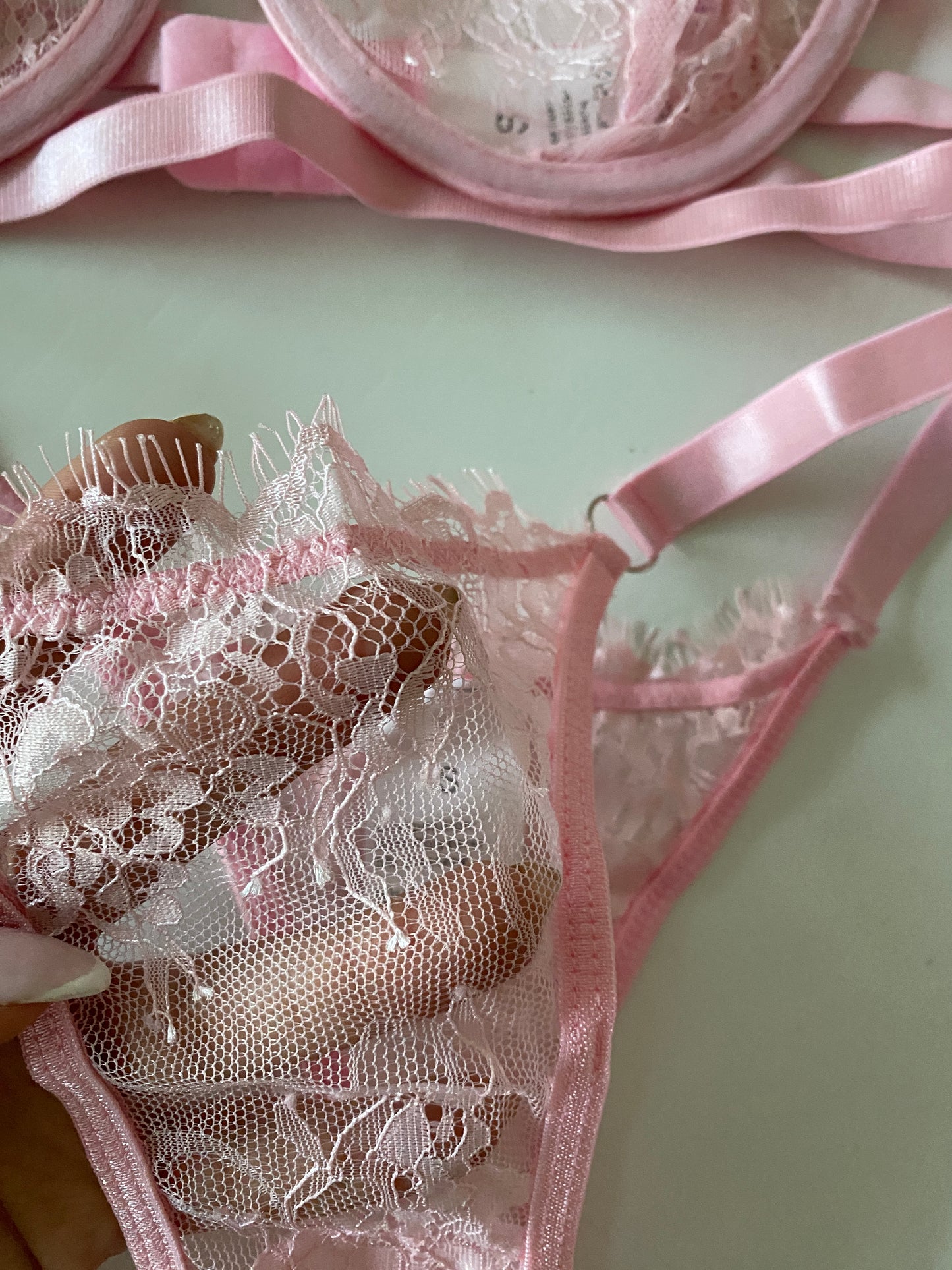 Alma set in baby pink