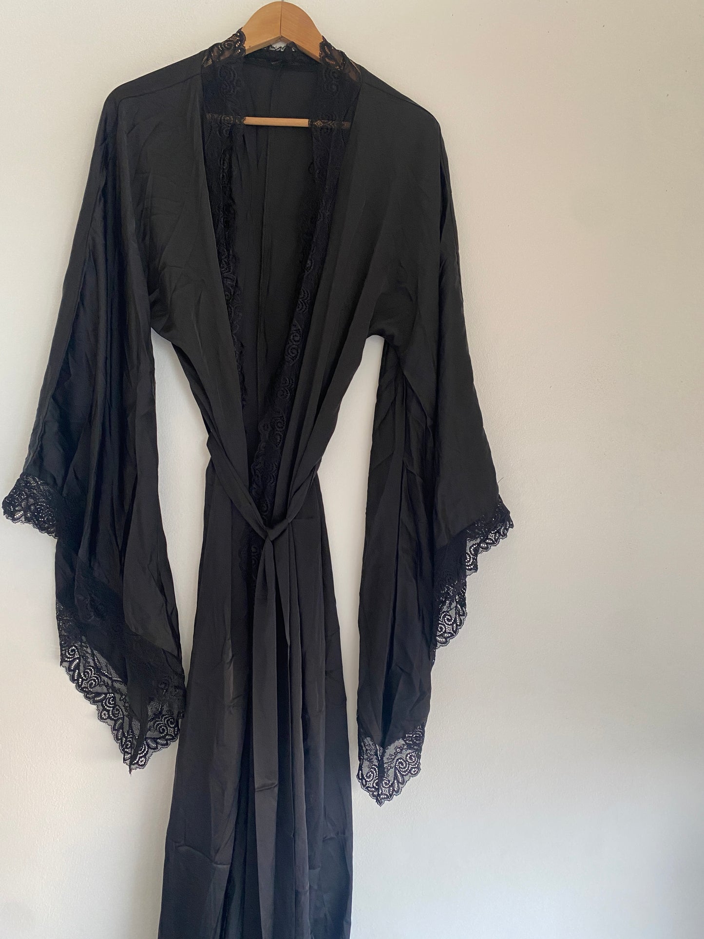 Lindy silk robe in black