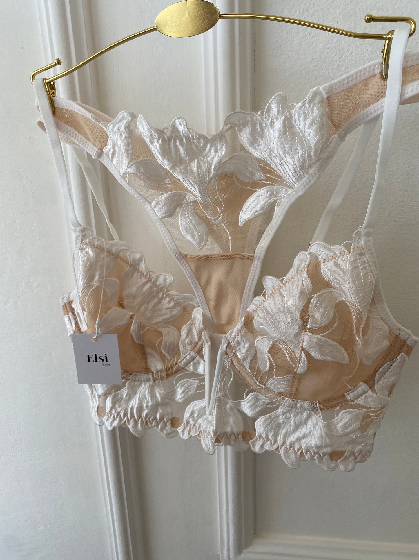 Claudine set in white