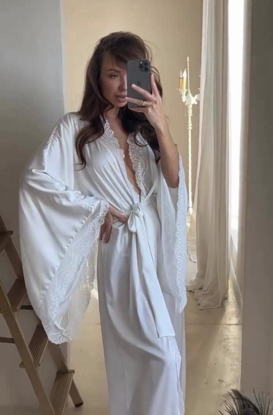 Lindy silk robe in white
