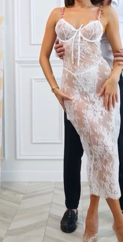 Léticia in white