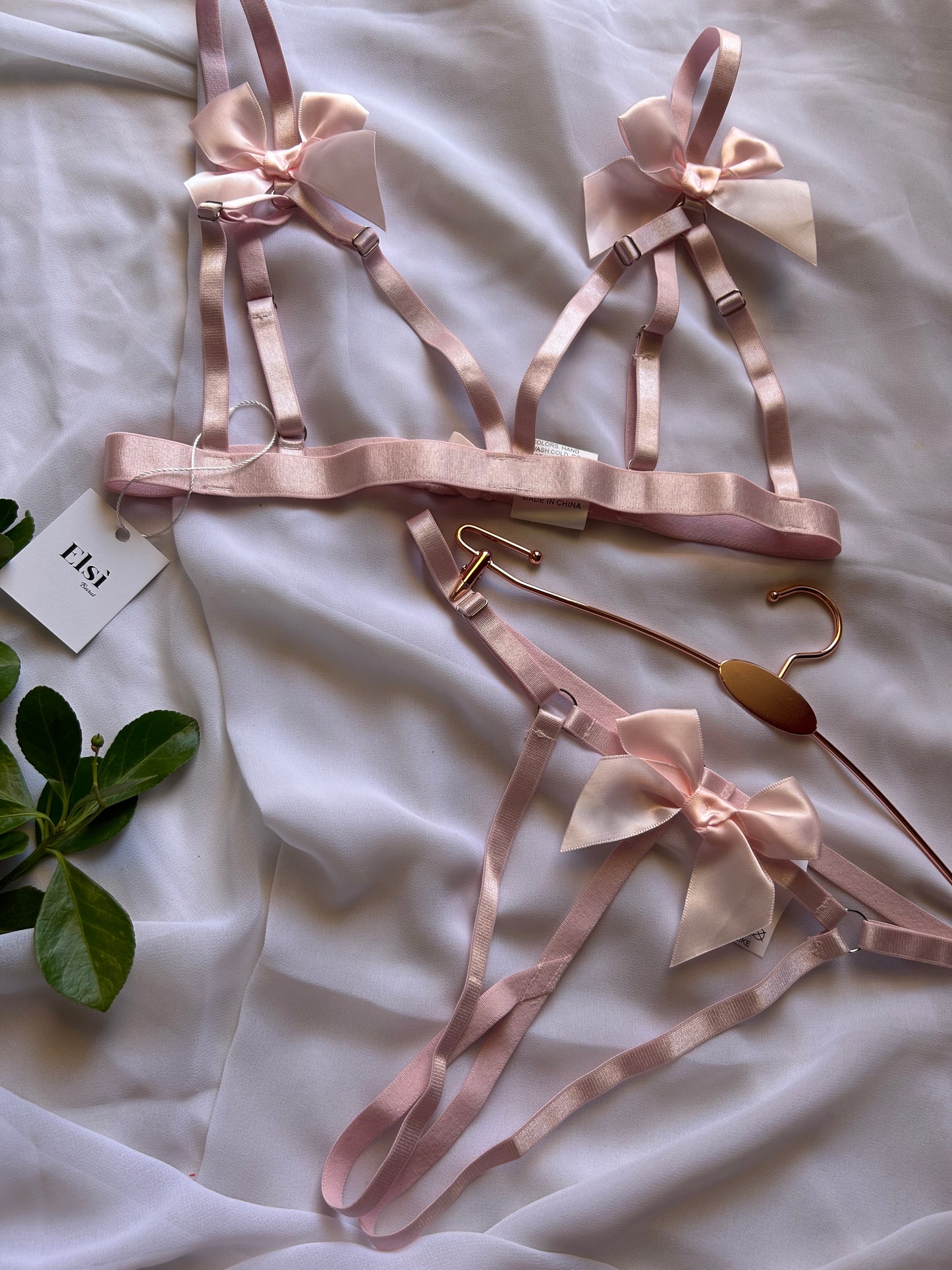 Daniella set
