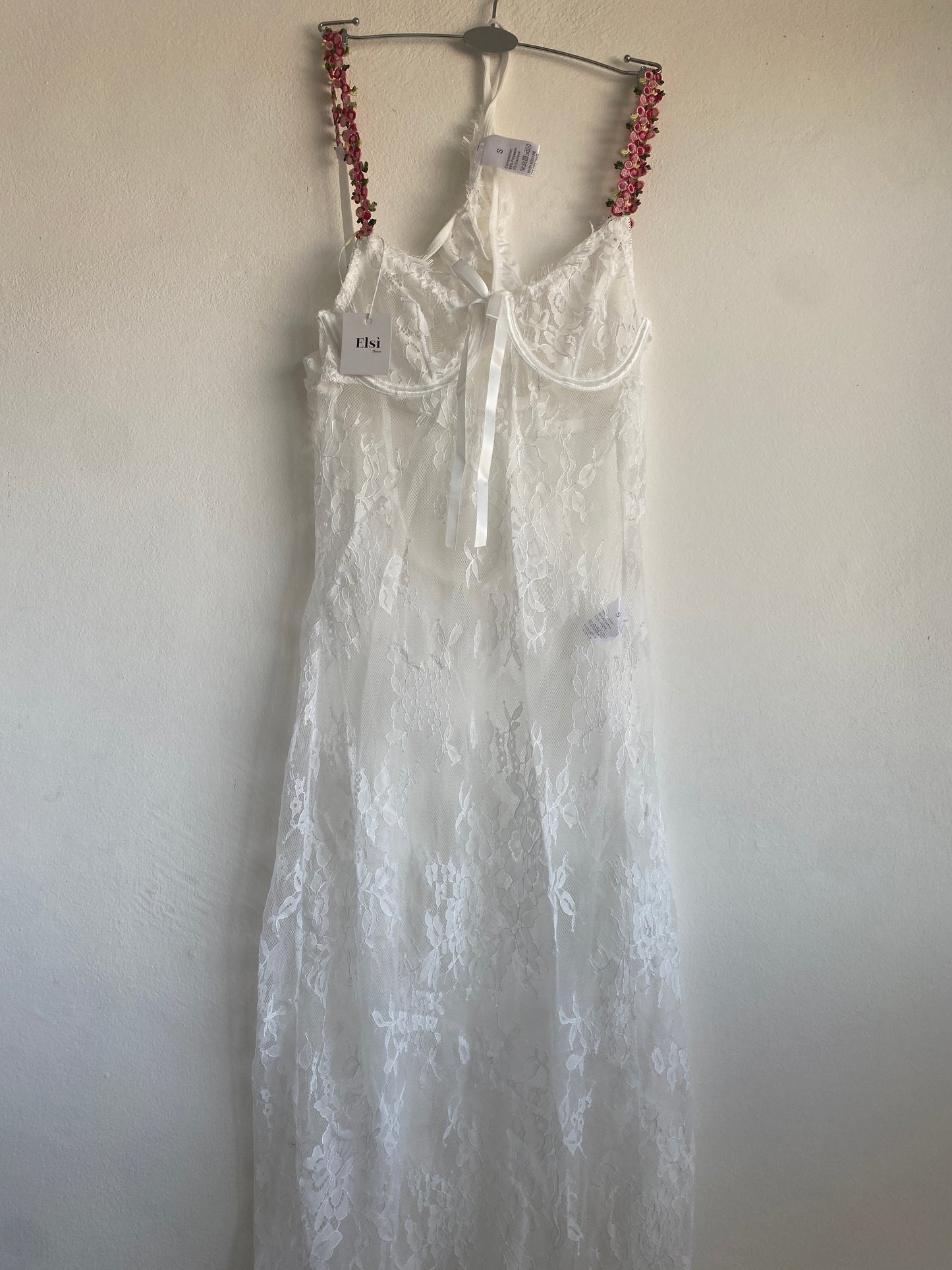 Léticia in white