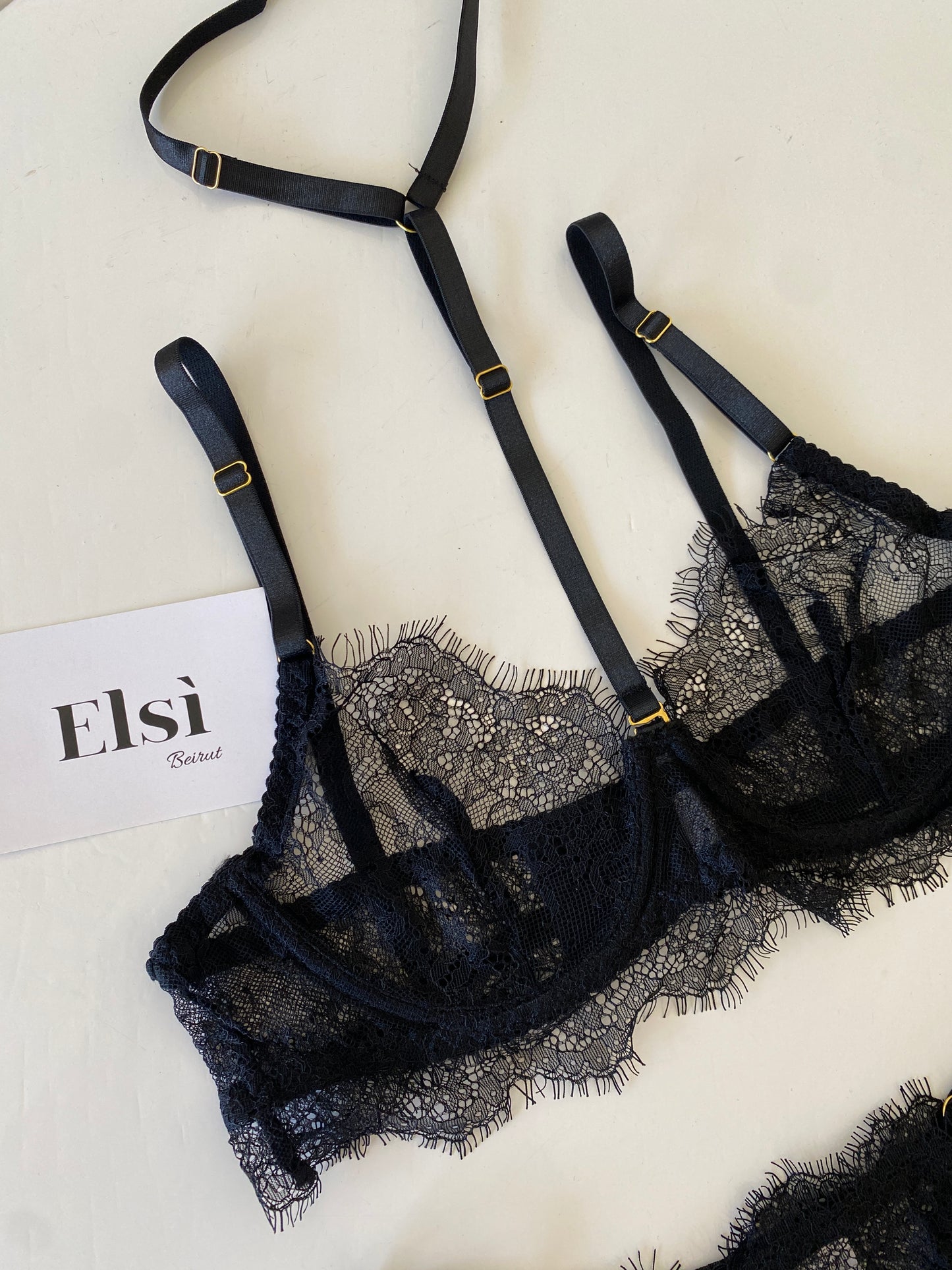 Helen set in black