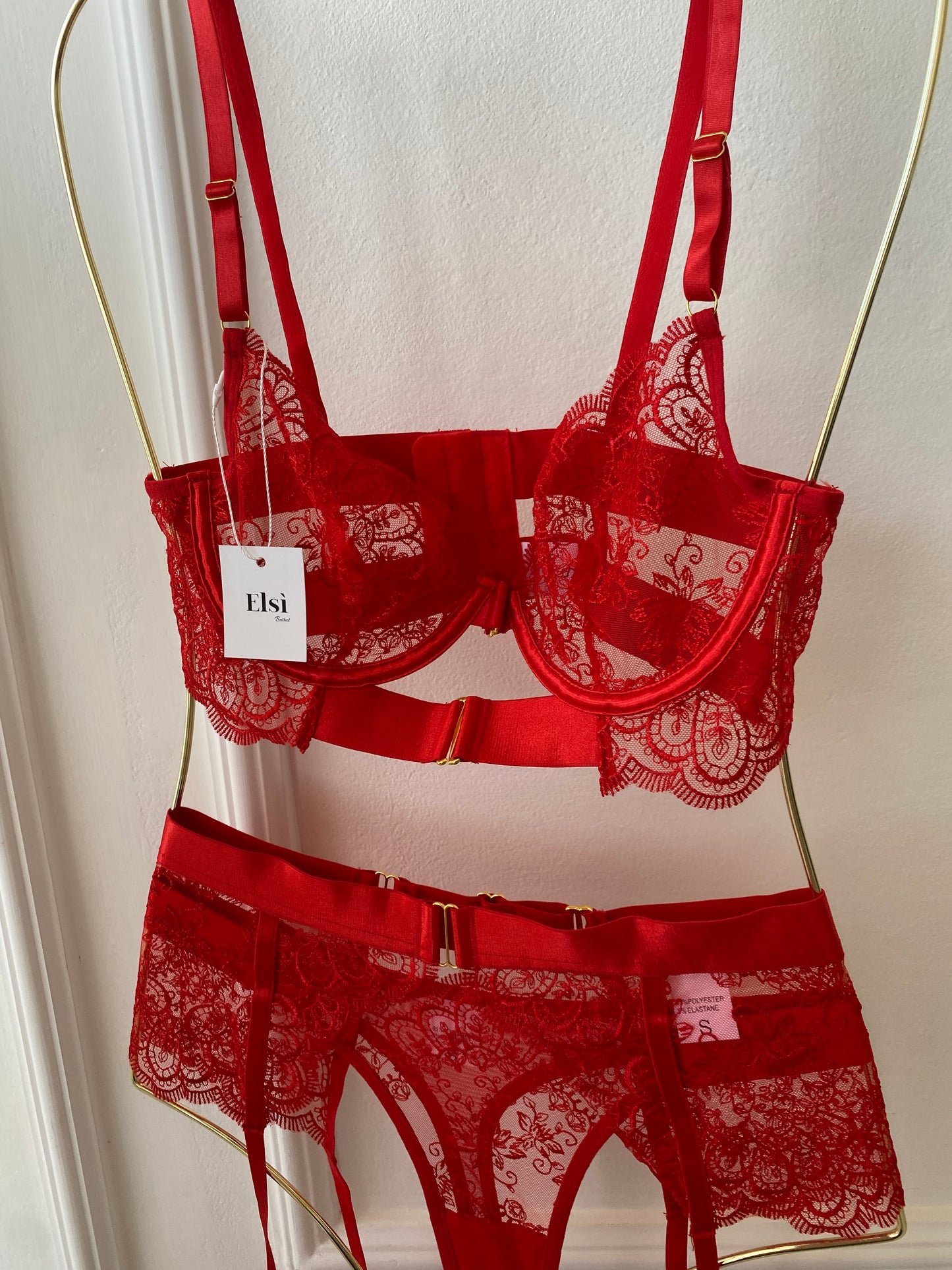 Adriana set in red