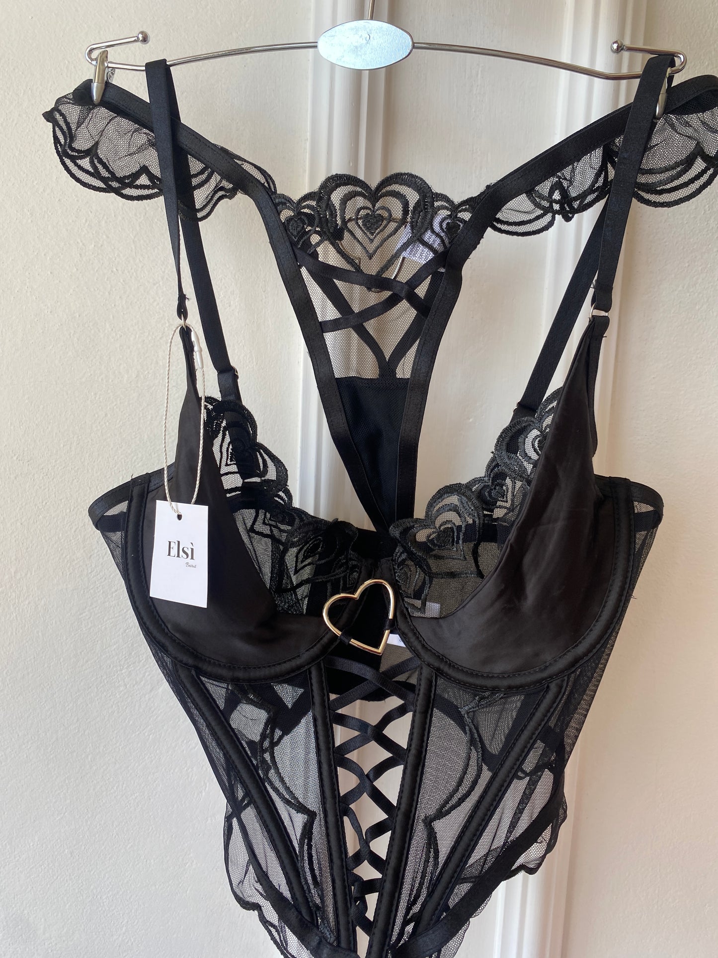 Taline set in black