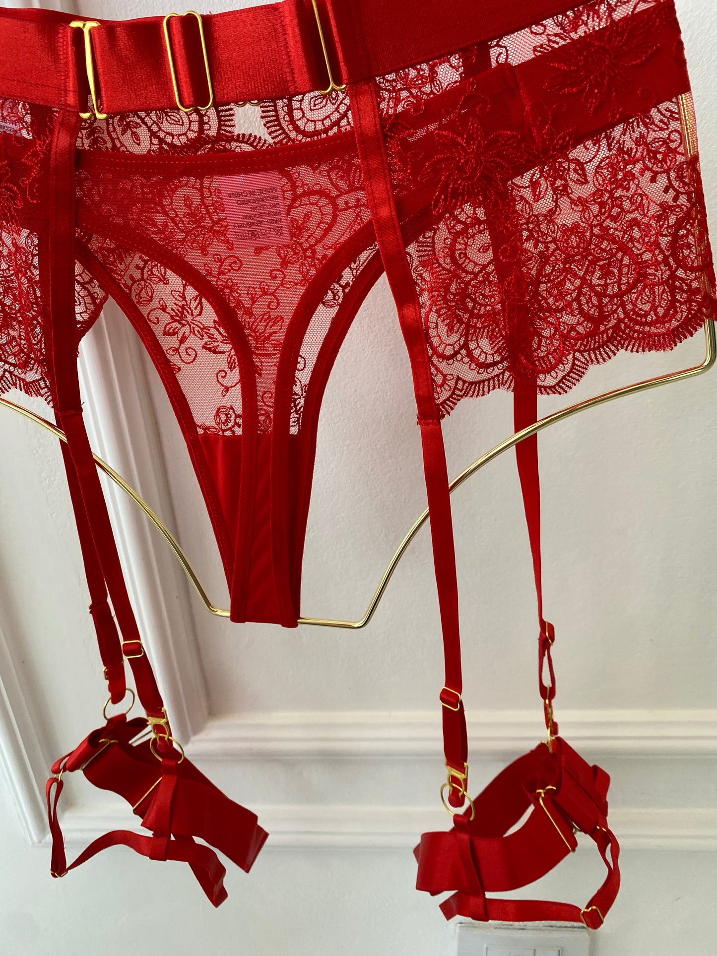 Adriana set in red
