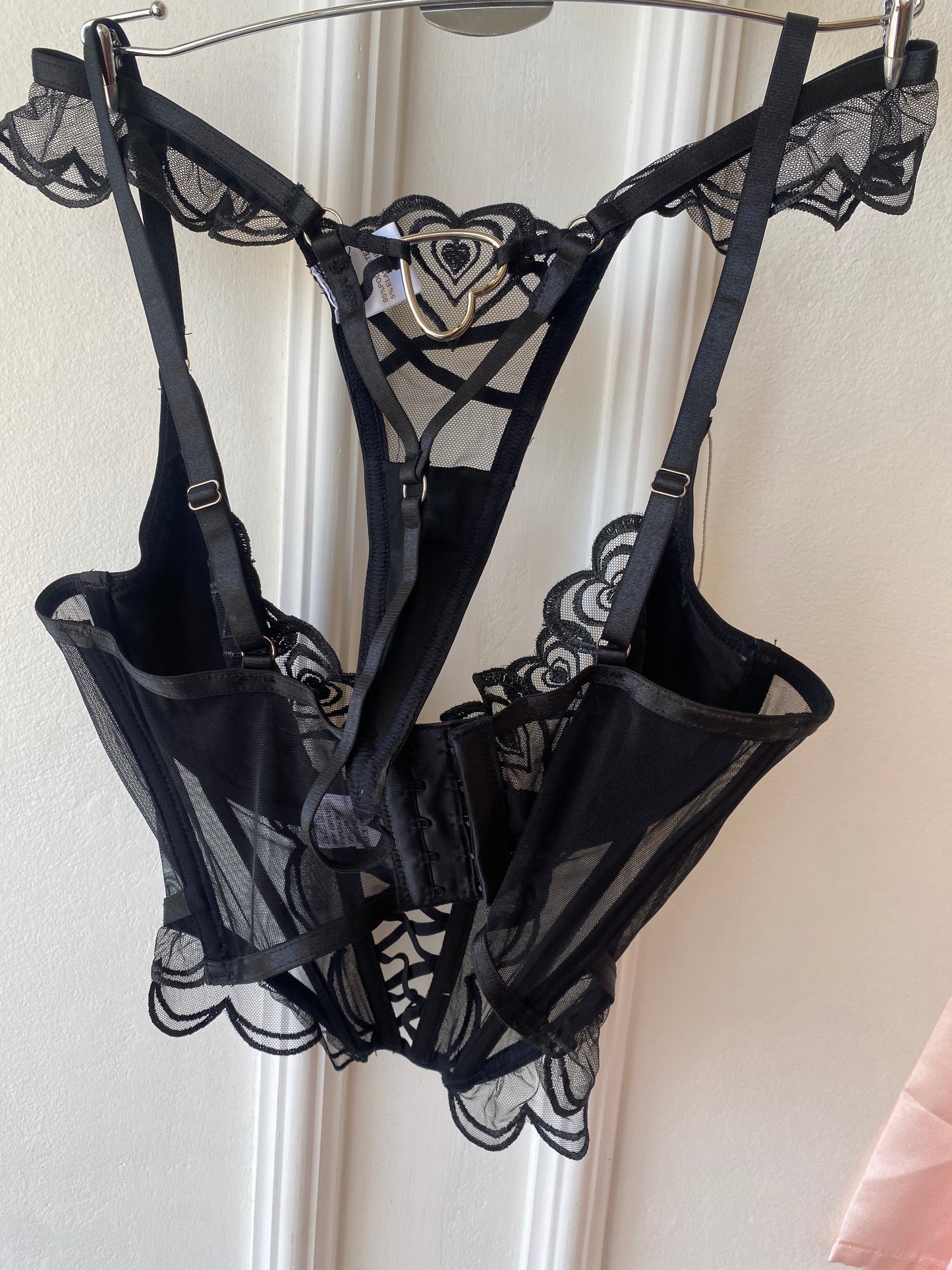 Taline set in black