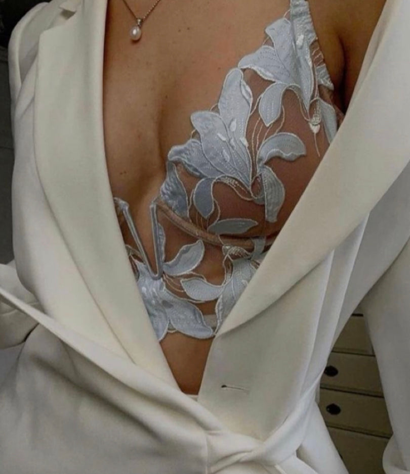 Claudine set in white