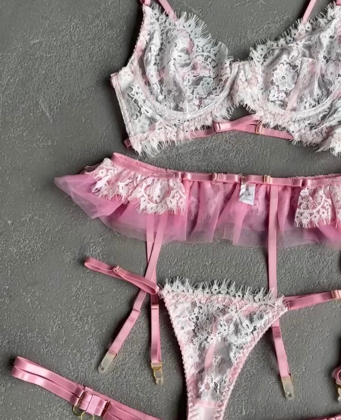 Claire set