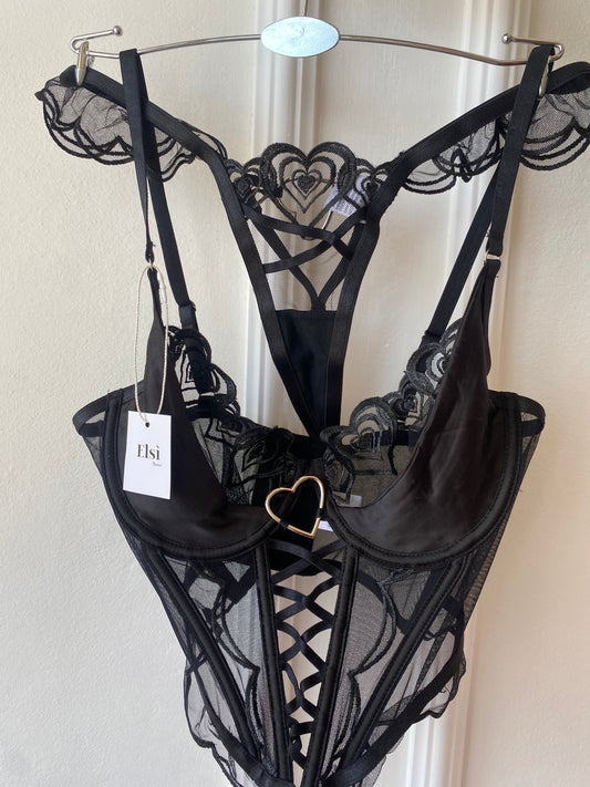Taline set in black