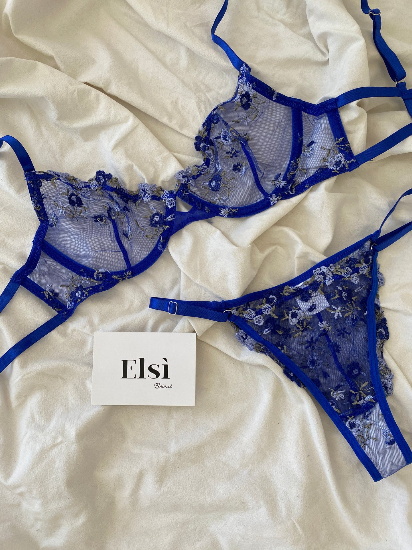 Ava set in blue