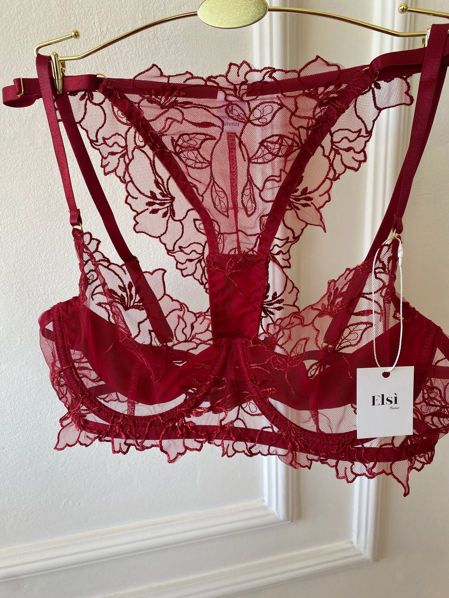 Mila set in red