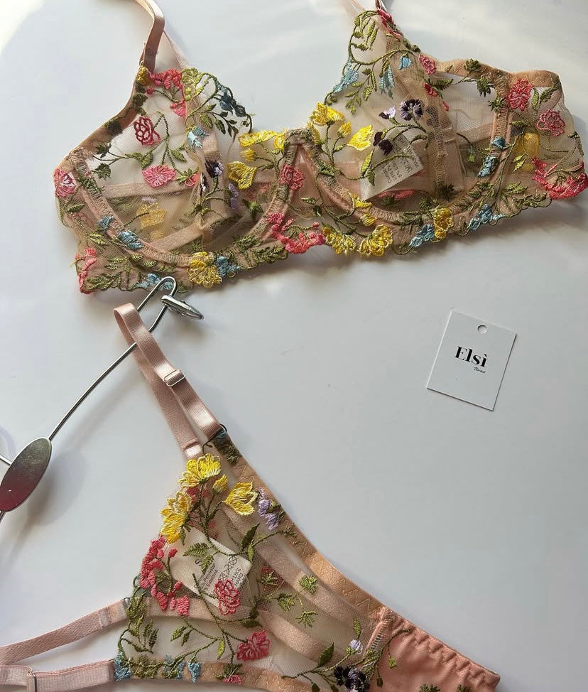 Aurora set in beige