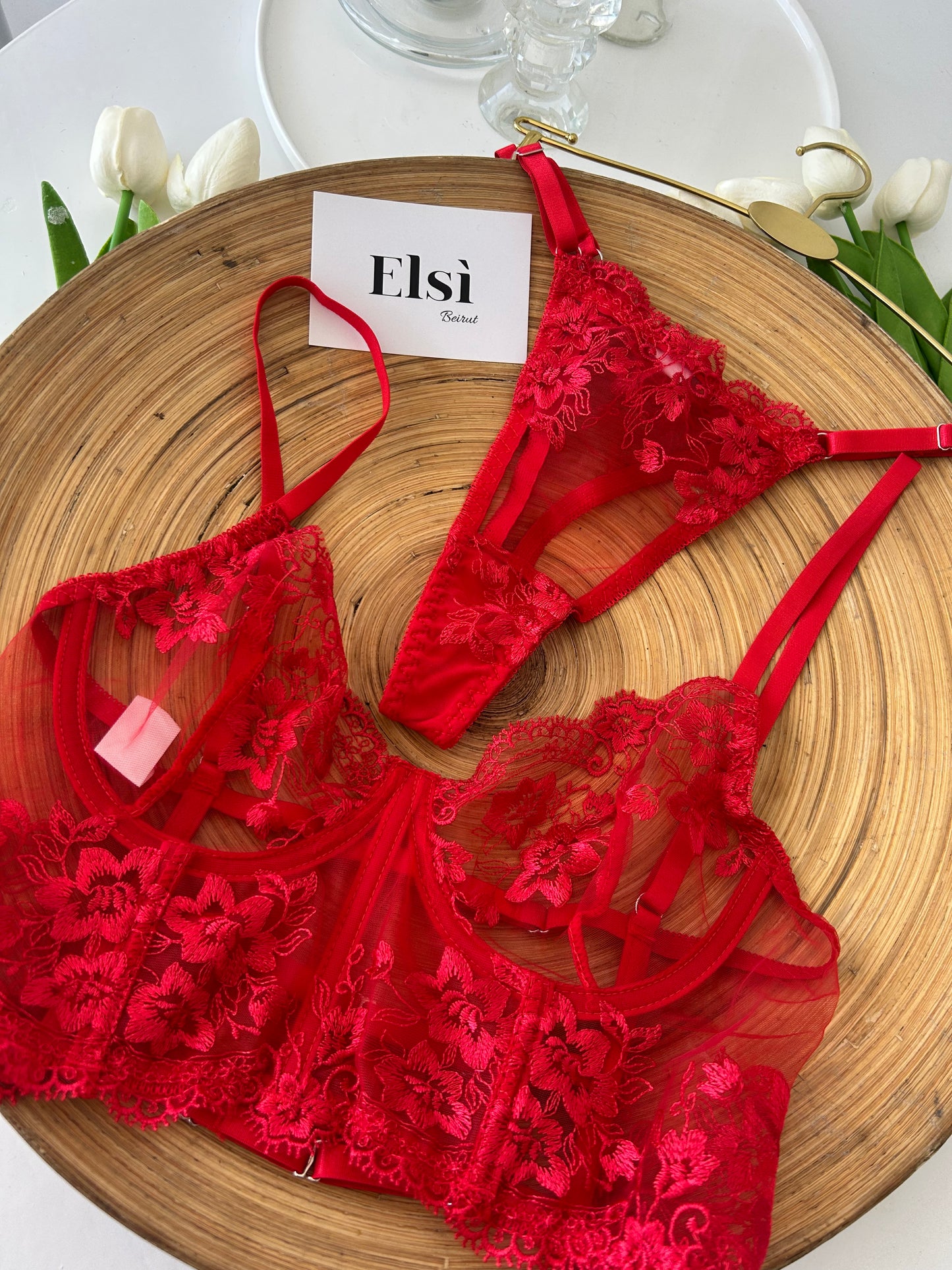 Alexia set in red