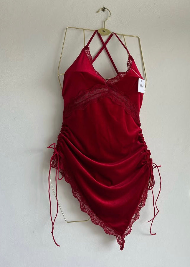 Amara velvet dress in red